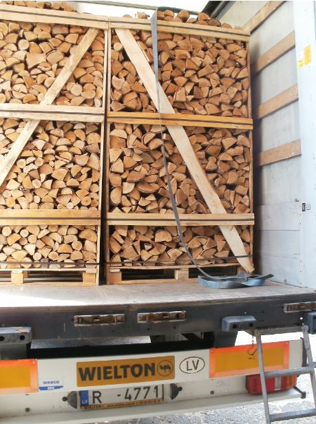 Firewood in crates, Kaminholz, haardhout